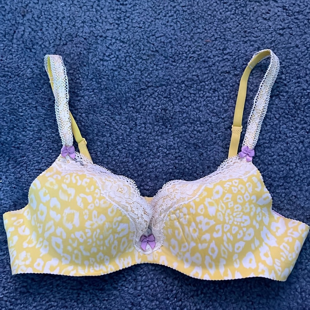Victoria’s Secret Secret Embrace Plunge Yellow Cheetah Print Bra